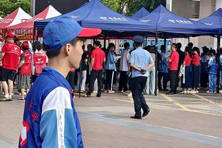 媒体人热议国足：国足半场表现说得过去 唯一遗憾，锋线得调整下